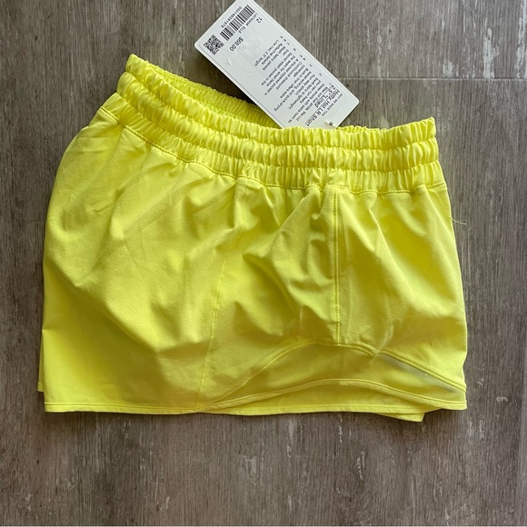 Sold Lululemon Hotty Hot LR Short 2.5” in Electric Lemon (Yellow) - Picture 5 of 6